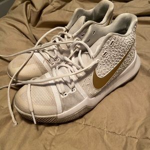 Kyrie 3 white & gold